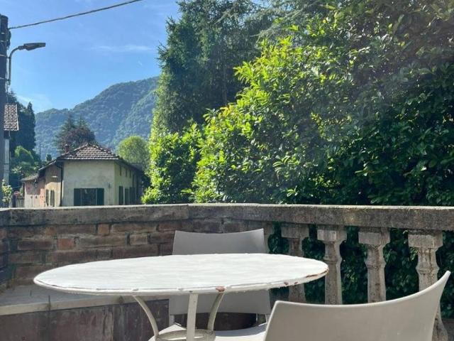 Villa Indipendente in vendita a Dizzasco, Lombardia