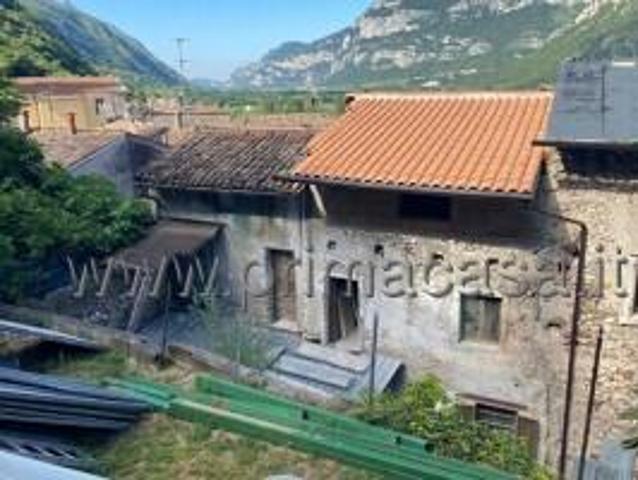 Villa Indipendente in vendita a Dolcè, Veneto