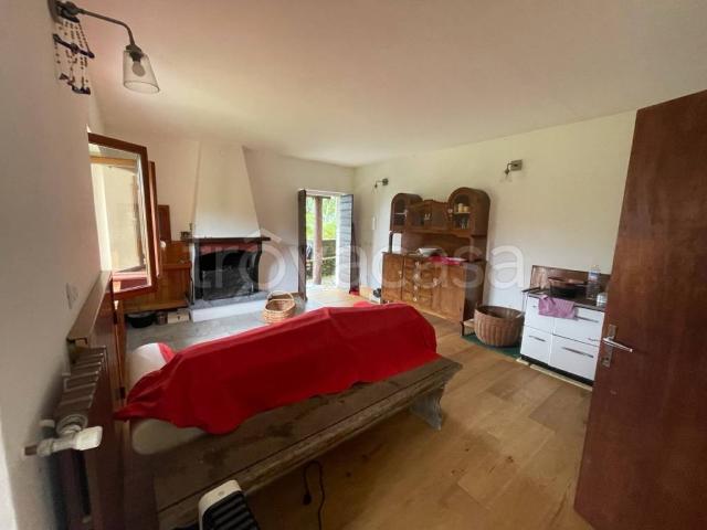 Villa Indipendente in vendita a Vercana, Lombardia