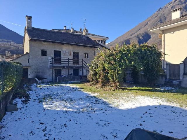 Villa Indipendente in vendita a Mocogna, Piemonte