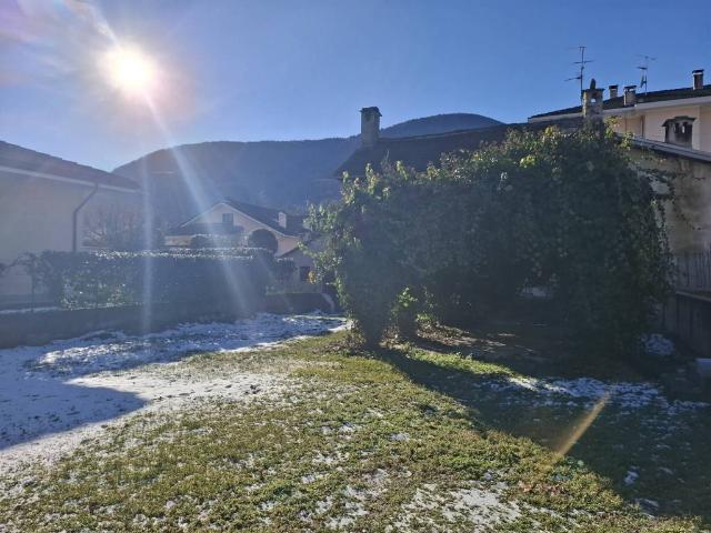 Villa Indipendente in vendita a Mocogna, Piemonte