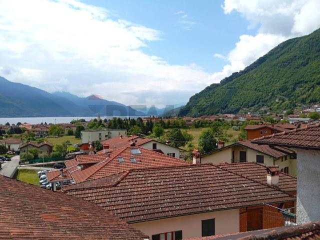 Villa Indipendente in vendita a Mossanzonico, Dongo