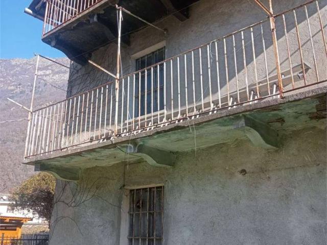 Villa Indipendente in vendita a Donnas, Aosta