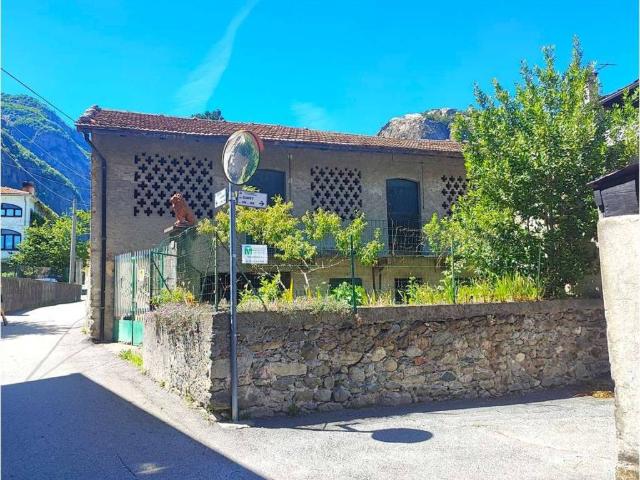 Villa Indipendente in vendita a Donnas, Aosta