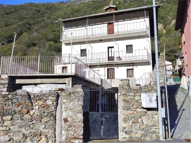 Villa Indipendente in vendita a Donnas, Aosta