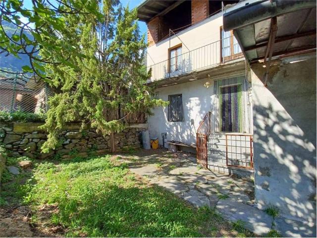 Villa Indipendente in vendita a Donnas, Aosta