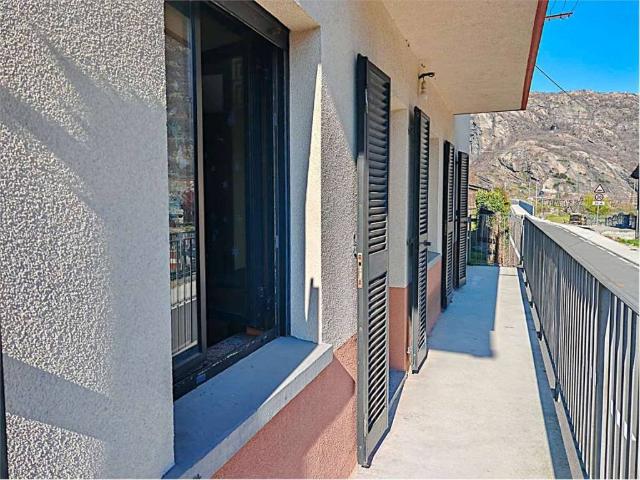 Villa Indipendente in vendita a Donnas, Aosta