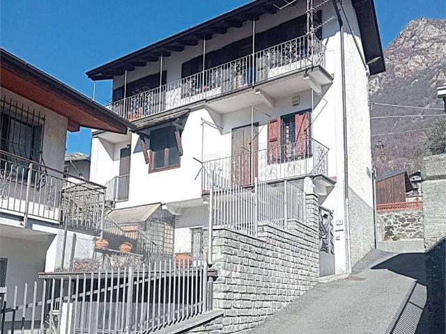 Villa Indipendente in vendita a Donnas, Aosta