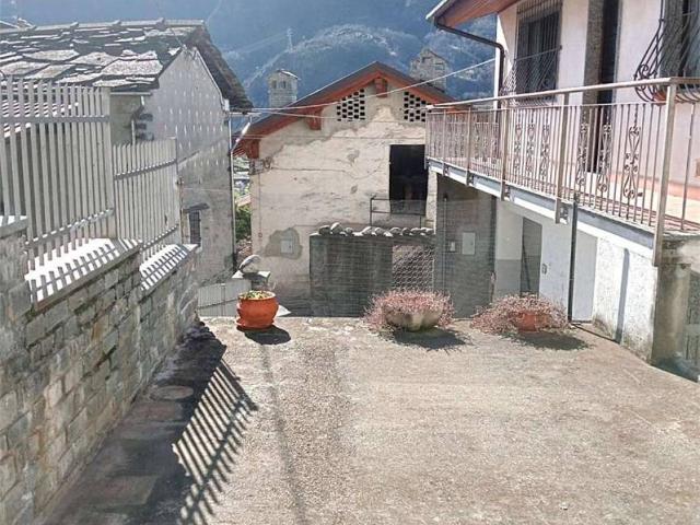 Villa Indipendente in vendita a Donnas, Aosta