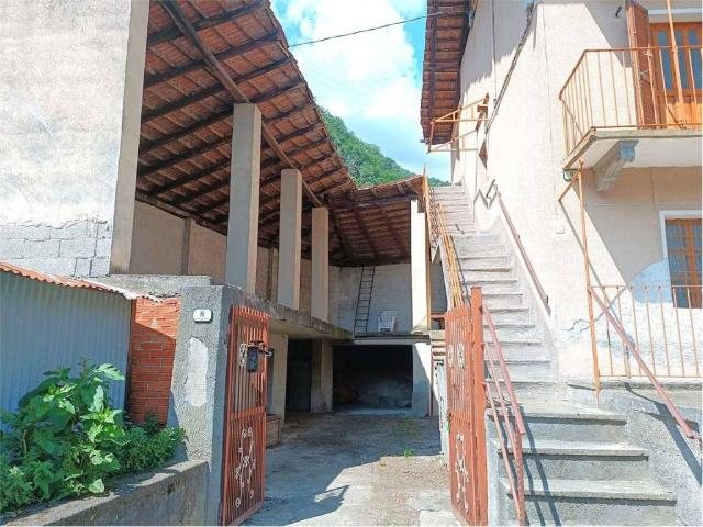 Villa Indipendente in vendita a Donnas, Aosta