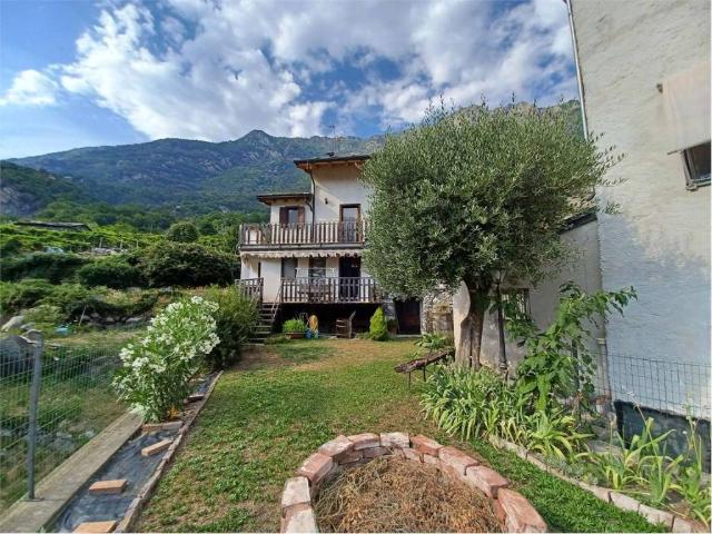 Villa Indipendente in vendita a Donnas, Aosta