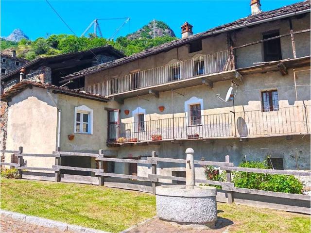 Villa Indipendente in vendita a Donnas, Aosta