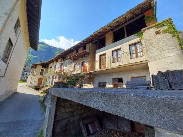 Villa Indipendente in vendita a Donnas, Aosta