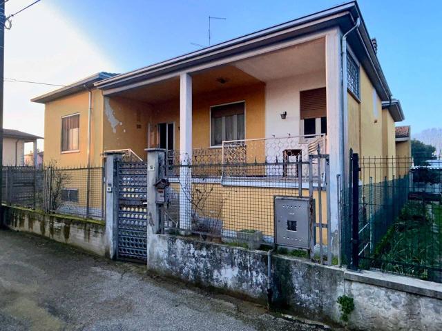 Villa Indipendente in vendita a Dorno, Lombardia