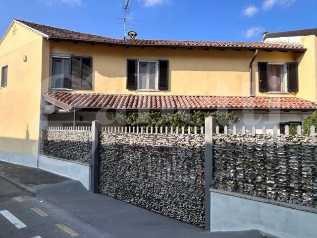 Villa Indipendente in vendita a Dorno, Lombardia