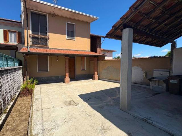 Villa Indipendente in vendita a Dorno, Lombardia
