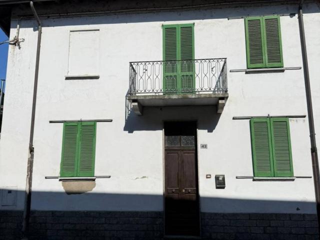 Villa Indipendente in vendita a Dorno, Lombardia
