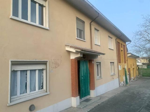 Villa Indipendente in vendita a Dosolo, Lombardia