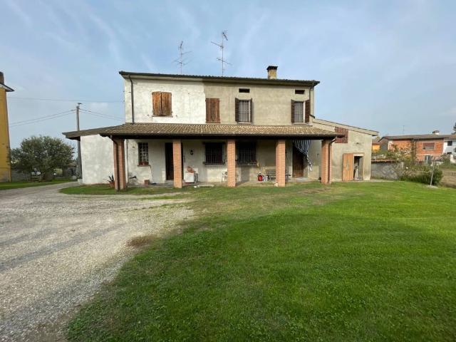 Villa Indipendente in vendita a Viadana, Lombardia