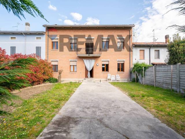 Villa Indipendente in vendita a Dosolo, Lombardia