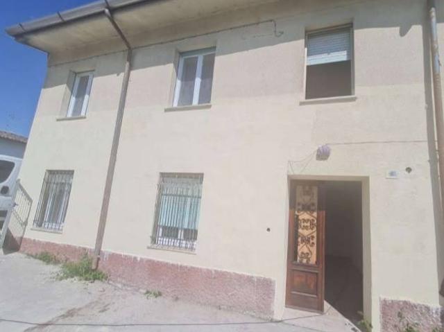 Villa Indipendente in vendita a Dosolo, Lombardia