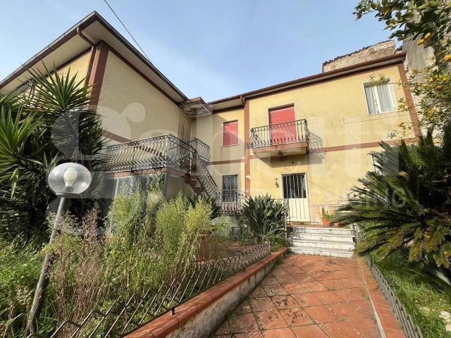Villa Indipendente in vendita a Dragoni, Campania