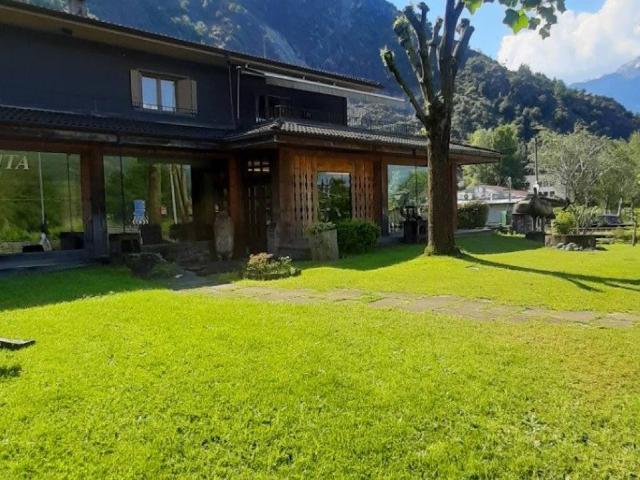 Villa Indipendente in vendita a Dubino, Lombardia