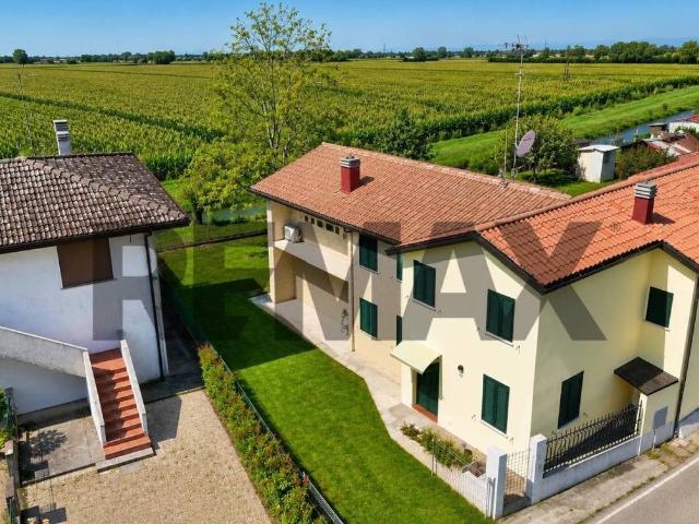 Villa Indipendente in vendita a Carrara San Giorgio, Veneto