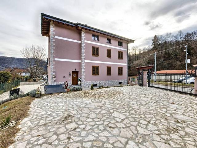 Villa Indipendente in vendita a Due Cossani, Dumenza