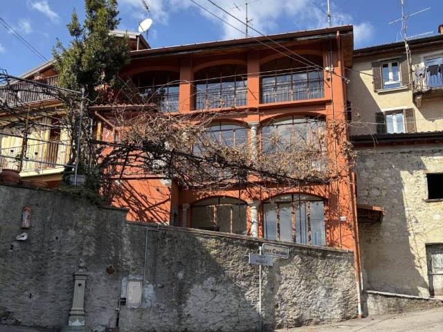 Villa Indipendente in vendita a Comunità Montana Valli del Verbano, Duno