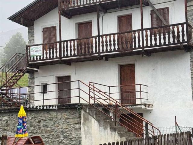 Villa Indipendente in vendita a Emarese, Aosta
