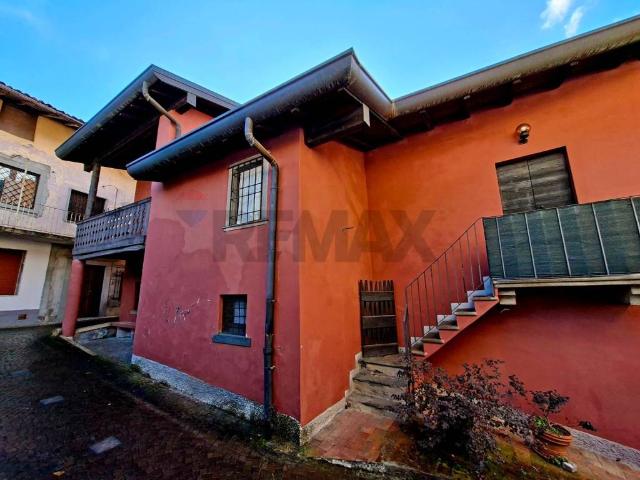Villa Indipendente in vendita a Endine Gaiano, Lombardia