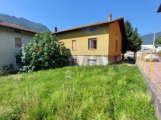Villa Indipendente in vendita a Endine Gaiano, Lombardia