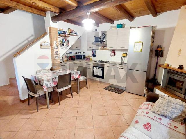 Villa Indipendente in vendita a Endine Gaiano, Lombardia