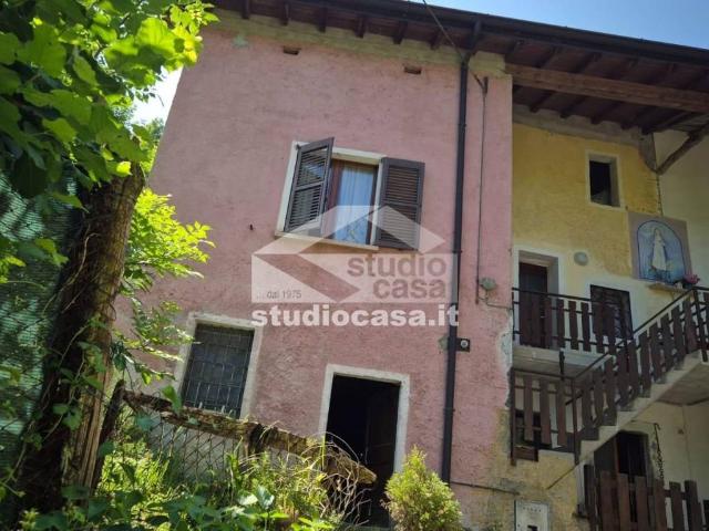 Villa Indipendente in vendita a Endine Gaiano, Lombardia