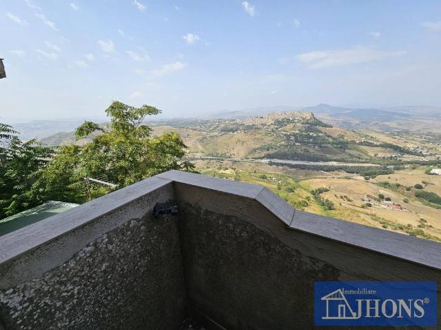 Villa Indipendente in vendita a Valverde, Enna