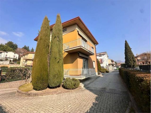 Villa Indipendente in vendita a Crevenna, Erba