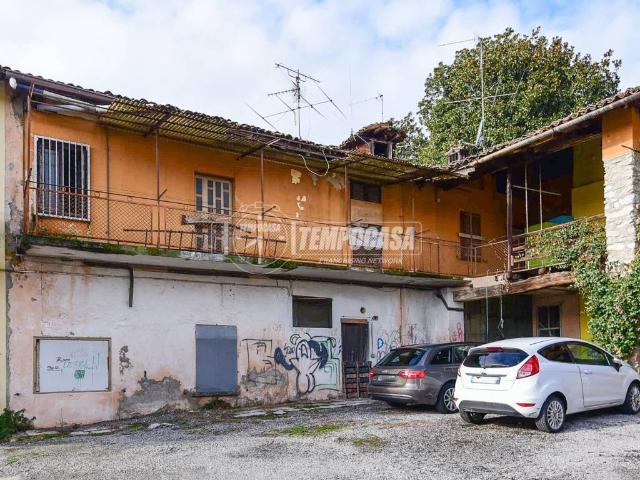 Villa Indipendente in vendita a Crevenna, Erba