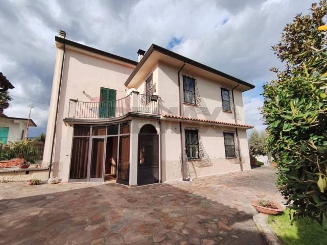 Villa Indipendente in vendita a Esperia, Lazio