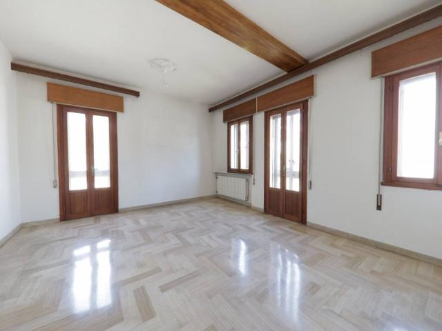 Villa Indipendente in vendita a Este, Veneto