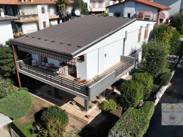 Villa Indipendente in vendita a Este, Veneto