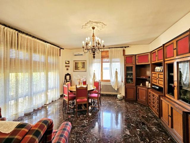 Villa Indipendente in vendita a Este, Veneto