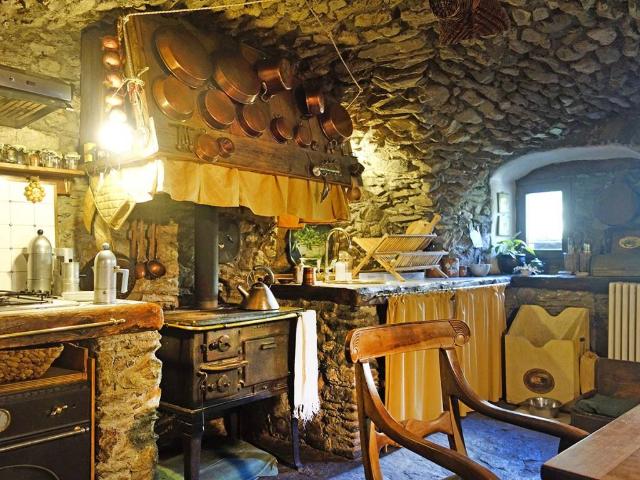 Villa Indipendente in vendita a Chez-les-Blanc-Dessous, Étroubles