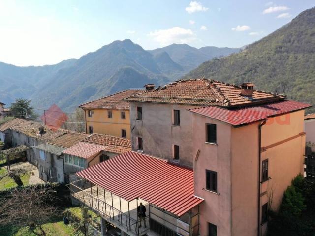 Villa Indipendente in vendita a Unione Comuni Garfagnana, Vergemoli