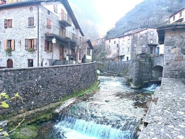 Villa Indipendente in vendita a Unione Comuni Garfagnana, Fornovolasco