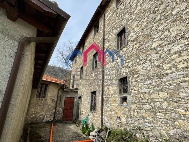 Villa Indipendente in vendita a Unione Comuni Garfagnana, Vallico Di Sopra