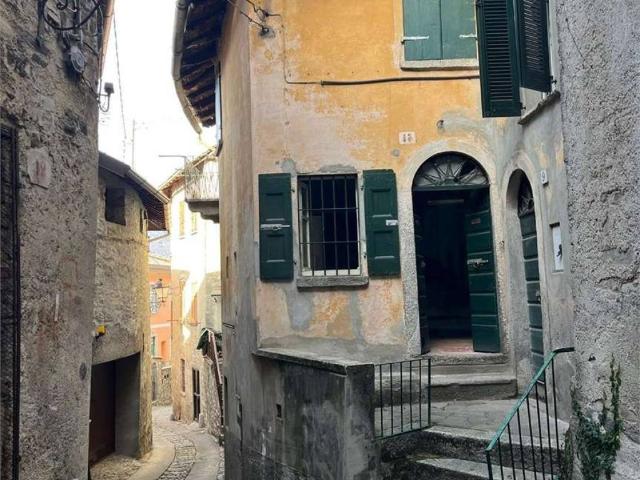 Villa Indipendente in vendita a Riva, Faggeto Lario