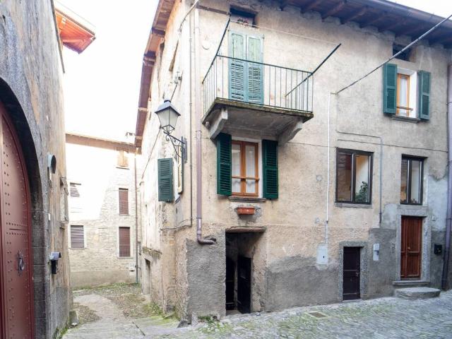 Villa Indipendente in vendita a Riva, Faggeto Lario