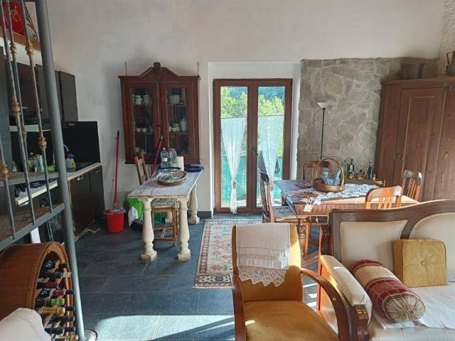 Villa Indipendente in vendita a Riva, Faggeto Lario