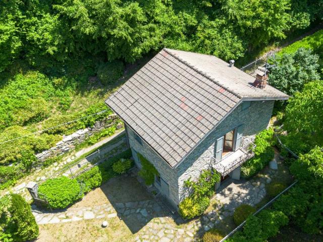 Villa Indipendente in vendita a Faggeto Lario, Lombardia